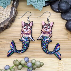 Boucles d'oreilles chat tigré SIRÈNE Boucles d'oreilles chat étrange pour maman chat cadeau meilleur ami Boucles d'oreilles en acrylique sirène chat excentrique Boucles d'oreilles amusantes Bijoux chat image 1