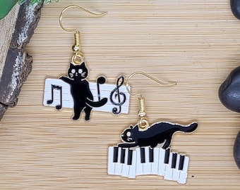 BLACK CAT MUSIC Boucles d'oreilles fantaisie dépareillées avec chat | Cadeaux sur le thème des chats | Bijoux pour chat Cadeau pour amoureux des chats | Boucles d'oreilles chat noir cool et amusantes