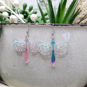 Boucles d'oreilles LIBELLULE COUPE AU LASER Boucles d'oreilles fantaisistes irisées pour un cadeau d'anniversaire Boucles d'oreilles cool en acrylique avec insectes Boucles d'oreilles colorées funky image 1