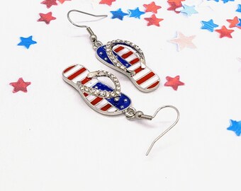 Boucles d'oreilles FLIP FLOPS PATRIOTIC Boucles d'oreilles fantaisie du 4 juillet | Boucles d'oreilles mignonnes d'été de plage | Boucles d'oreilles amusantes avec drapeau américain | Cadeau pour petite amie