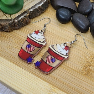 TASSE À CAFÉ Boucles d'oreilles PATRIOTIQUE Boucles d'oreilles amusantes en acrylique café Meilleur ami cadeau pour amateur de café Boucles d'oreilles fantaisistes pour professeur Boucles d'oreilles 4 juillet image 4