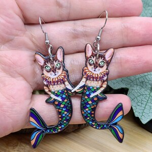 Boucles d'oreilles chat tigré SIRÈNE Boucles d'oreilles chat étrange pour maman chat cadeau meilleur ami Boucles d'oreilles en acrylique sirène chat excentrique Boucles d'oreilles amusantes Bijoux chat image 2