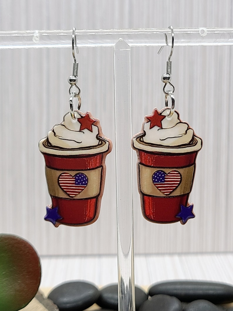 TASSE À CAFÉ Boucles d'oreilles PATRIOTIQUE Boucles d'oreilles amusantes en acrylique café Meilleur ami cadeau pour amateur de café Boucles d'oreilles fantaisistes pour professeur Boucles d'oreilles 4 juillet image 5