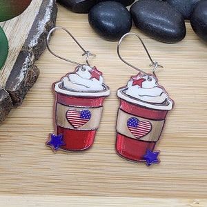 TASSE À CAFÉ Boucles d'oreilles PATRIOTIQUE Boucles d'oreilles amusantes en acrylique café Meilleur ami cadeau pour amateur de café Boucles d'oreilles fantaisistes pour professeur Boucles d'oreilles 4 juillet image 6