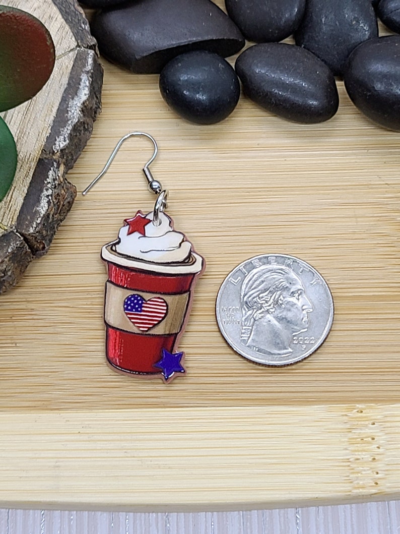 TASSE À CAFÉ Boucles d'oreilles PATRIOTIQUE Boucles d'oreilles amusantes en acrylique café Meilleur ami cadeau pour amateur de café Boucles d'oreilles fantaisistes pour professeur Boucles d'oreilles 4 juillet image 9