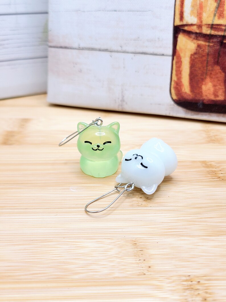 GLOW IN THE Dark Cat Earrings Cat Lover Gift Fat Cat Mismatched Earrings Funky Kawaii Resin Earrings Novelty Cute Cat Earrings Kidney