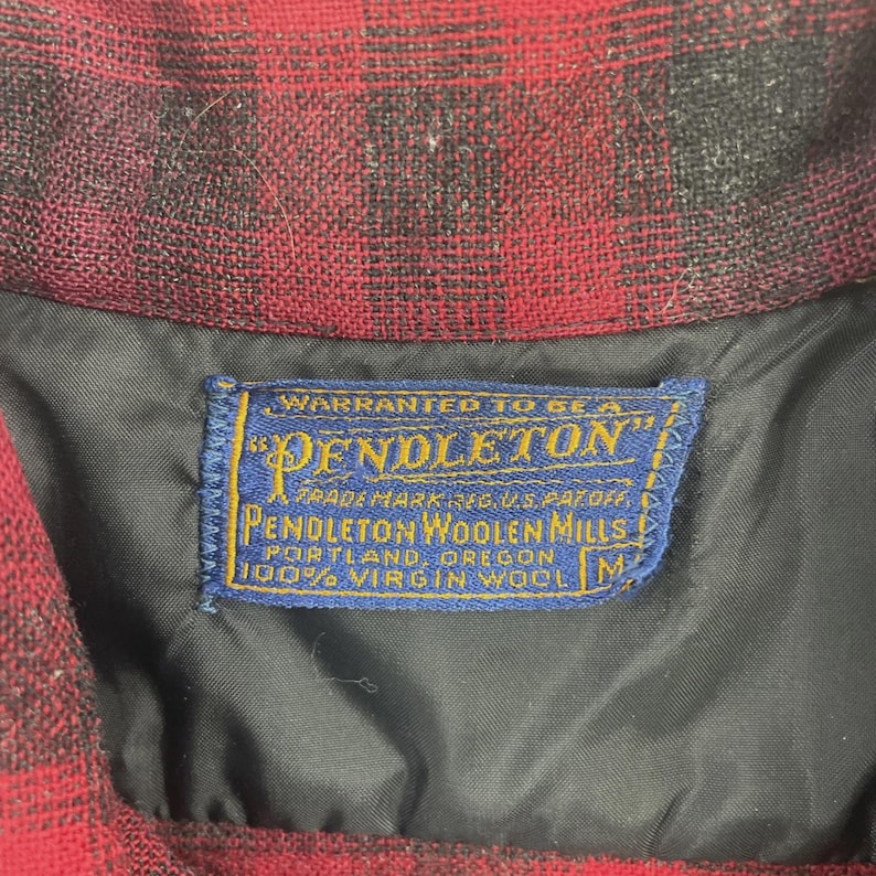 Camisa vintage Pendleton Wool Board con botones, talla mediana, cuadros rojos. imagen 3