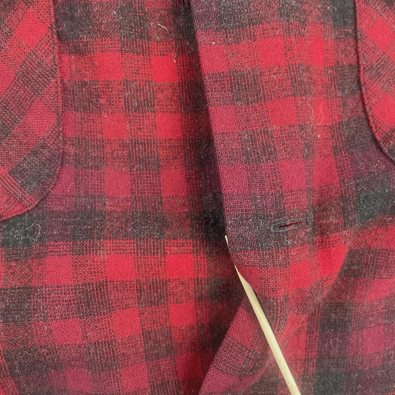 Camisa vintage Pendleton Wool Board con botones, talla mediana, cuadros rojos. imagen 6