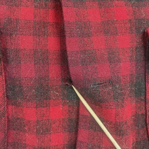 Camisa vintage Pendleton Wool Board con botones, talla mediana, cuadros rojos. imagen 5