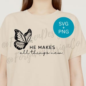 Egli rende tutte le cose nuove SVG PNG / File di taglio del versetto della Bibbia per Cricut e Silhouette / Scrittura cristiana SVG / Design di citazioni di fede ispiratrici