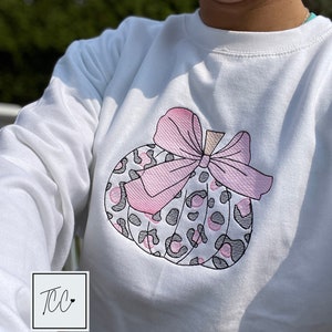 Fall Sweatshirt, Womens Pumpkin Sweatshirt, Pumpkin Crewneck, Oversized, Embroidered Fall Pumpkin, Unisex Pullover Pumpkin, Fall Shirt