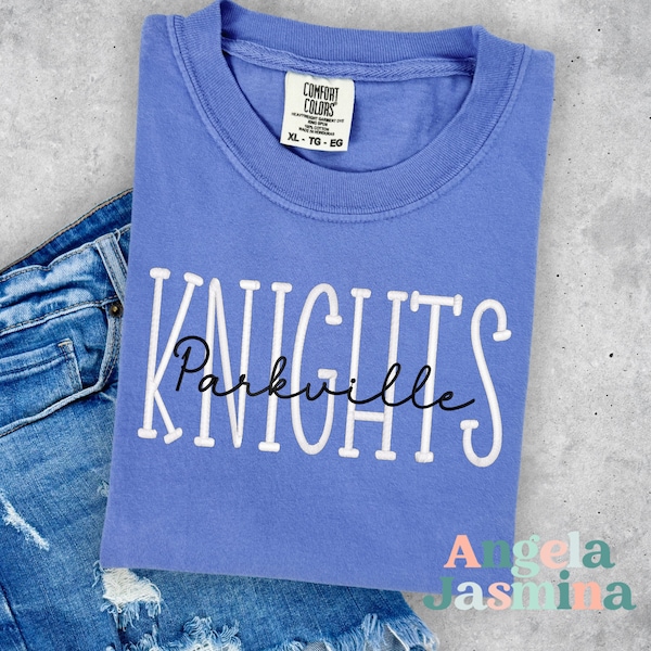 Op maat geborduurd mascotteshirt met comfortkleuren, schoolgeest