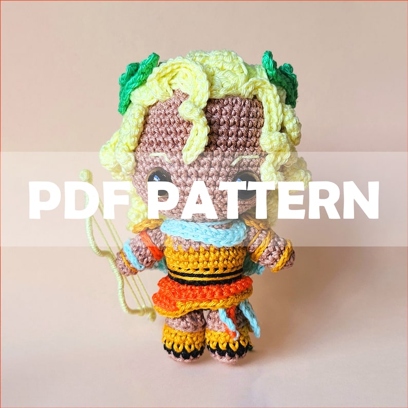 Peut inclure: Patron de crochet pour une adorable poup&eacute;e amigurumi aux cheveux jaunes, des feuilles vertes et un arc et des fl&egrave;ches. Le patron est disponible en t&eacute;l&eacute;chargement PDF.  PDF PATTERN