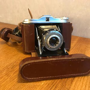 Vintage Agfa Isolette V Folding Camera – Made in Germany, 1950s – With Leather Case