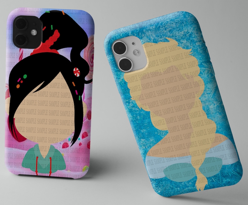 Peut inclure: Deux coques de t&eacute;l&eacute;phone avec des motifs de personnages. L'une pr&eacute;sente un personnage aux cheveux noirs avec un haut rouge et un fond de bonbons. L'autre a une silhouette d'un personnage blond sur fond bleu. Les deux coques ont le mot "SAMPLE" r&eacute;p&eacute;t&eacute;.