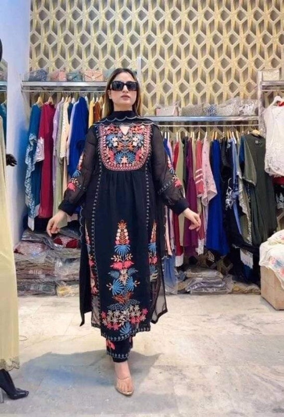 Kurti-and-palazzo-paired-with-a-scarf_ethnic winter wear | Style Hub