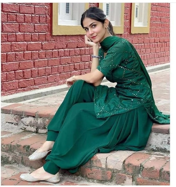 Indian & Pakistani Designer Kurtis: Tradition Meets Fashion - Shivani Blog