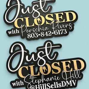 Pu&ograve; includere: Due insegne nere e oro con il testo Just CLOSED with Porschia Rivers 803-842-6173 e Just CLOSED with Stephanie Hill @HillSellsDMV. La parola Just &egrave; in corsivo bianco, CLOSED in lettere stampatello dorate e i nomi in corsivo bianco.