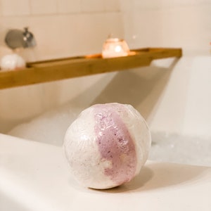 Lavender Champagne Bath Bomb | Hostess Gift | Bathtime fun | Relaxing