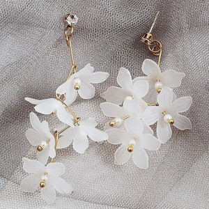 White Floral Dangle Earrings, White Flower Drop Earrings, Summer Earrings, Gift for Her, Wedding Jewellery