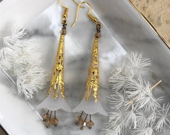 White Flower Earrings, Floral Dangle Earrings, Vintage Style Lily Earrings, Gift for Her, Girlfriend Gift