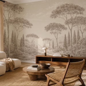 Puede incluir: Un mural de pared que presenta un paisaje en tonos sepia con pinos piñoneros y cipreses altos. La escena muestra un campo ondulado con tonos marrones y beige suaves y apagados, creando una vista panorámica continua en la superficie.