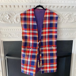 Chaleco vintage de cuadros rojos, azules y naranjas con lazo en el frente, hecho a mano, de los años 70