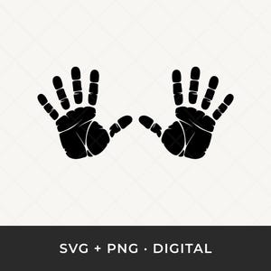 Op de afbeelding: Zwarte handafdruk grafiek van twee handen, handpalmen naar beneden, op een witte achtergrond. De afbeelding is een digitaal bestand, zoals aangegeven door de tekst "SVG + PNG • DIGITAL" onderaan. De handen zijn gedetailleerd, met individuele vingers en handlijnen.