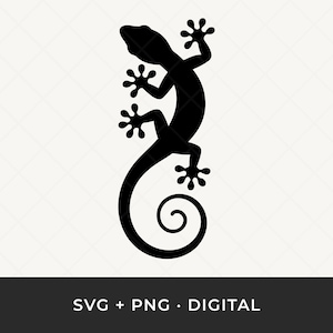 Puede incluir: Una silueta negra de un gecko con la cola enroscada. El gecko se muestra de perfil, con sus cuatro patas y su cabeza claramente visibles. La imagen incluye el texto "SVG + PNG • DIGITAL" en la parte inferior.