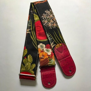 Veganistische gitaarband | Frida, Cactus, Flowers Gitaarband | Handgemaakte zachte gitaarband met bloemen en plectrumhouder | Gitaarcadeau