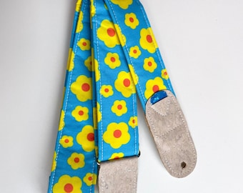 Correia de guitarra vegana | Correia de guitarra amarela Hippie Flowers | Correia de guitarra durável macia e confortável com suporte para palheta de guitarra | Presente para guitarrista
