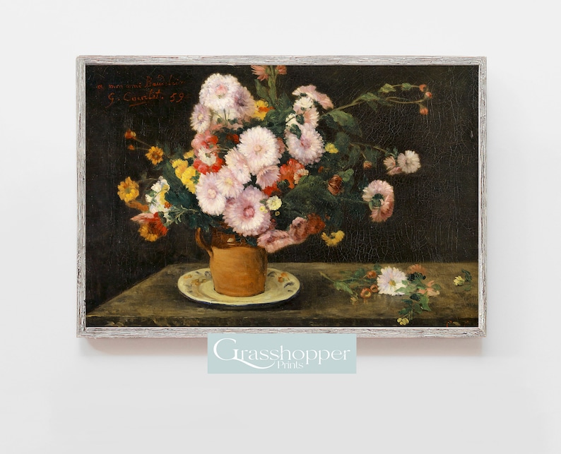Peut inclure: Une nature morte repr&eacute;sentant un bouquet de fleurs roses, blanches et jaunes dans un vase en c&eacute;ramique brun sur une table en bois. Les fleurs sont dispos&eacute;es de mani&egrave;re l&acirc;che et naturelle, et la peinture est sign&eacute;e "G. Courbet 59" dans le coin sup&eacute;rieur gauche.