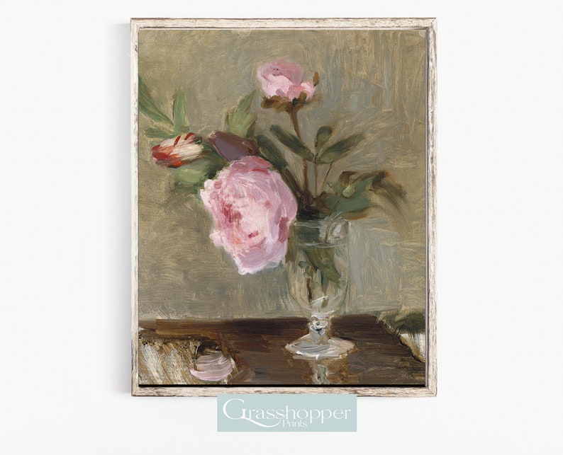 Pode incluir: Uma pintura de um buqu&ecirc; de pe&ocirc;nias cor-de-rosa num vaso de vidro transparente. As flores est&atilde;o dispostas num estilo solto e natural, e o fundo &eacute; de um verde suave e opaco.