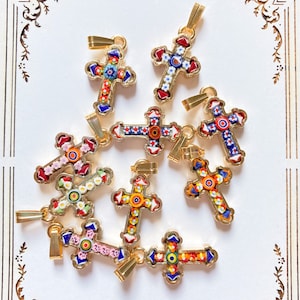 Ciondolo gioielli in micro mosaico fiorentino italiano per collana bizantina Firenze Italia stile vintage croce floreale religiosa colore casuale