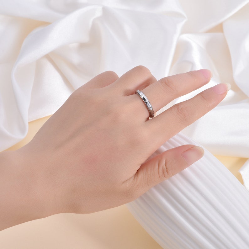 Benutzerdefinierte 3mm dünne Rhombus Spinner Ring, minimalistischen drehbaren Ring, Titan Stahl Ring, Stapelring, Angst Ring, Fidget Ring, Versprechen Ring Bild 9