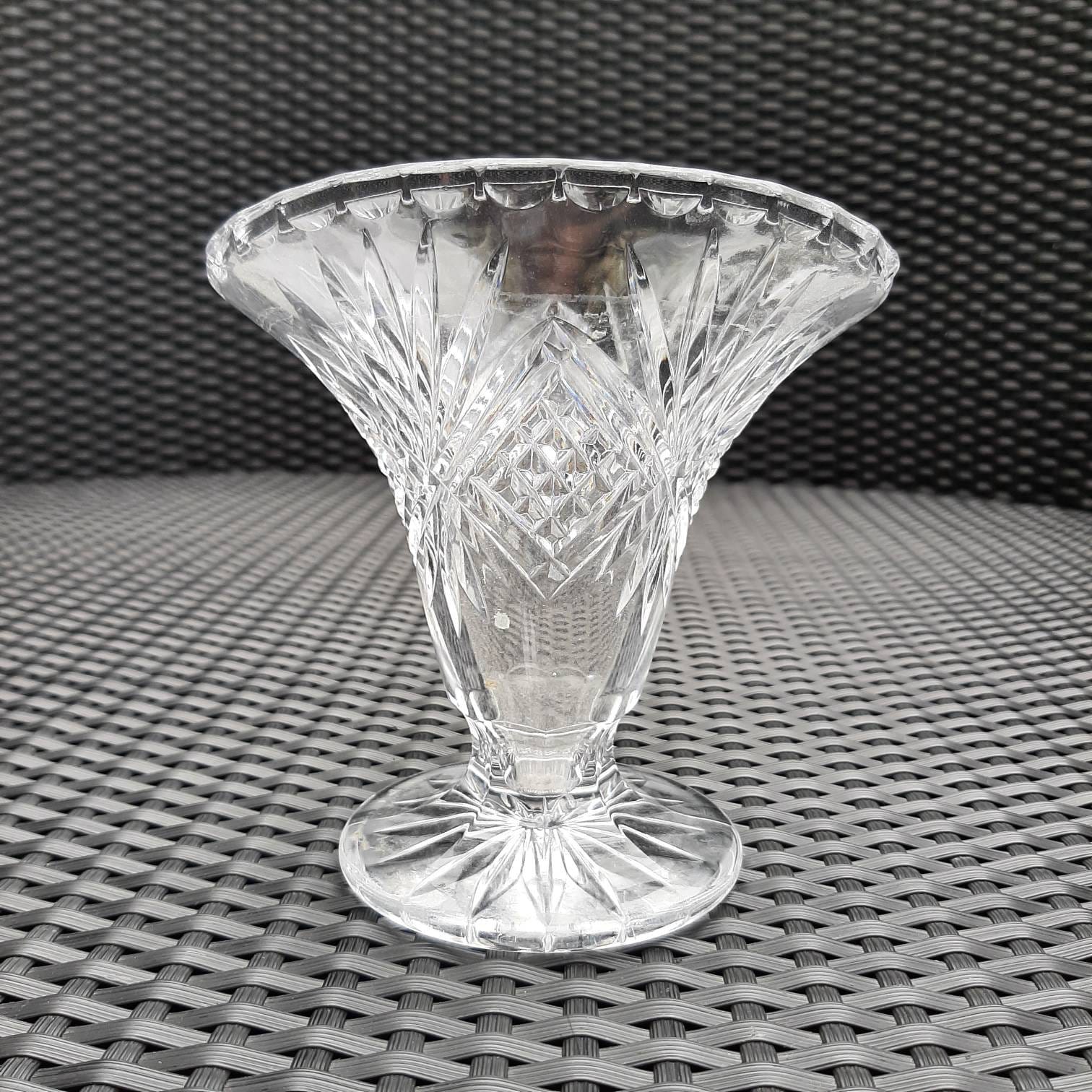 radium glass fan vase radium glass fan vase
