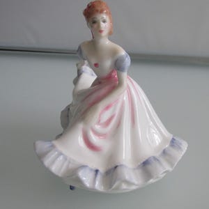 Royal Doulton &quot;Nanette&quot; HN3215 Collectible Figurine (1970}