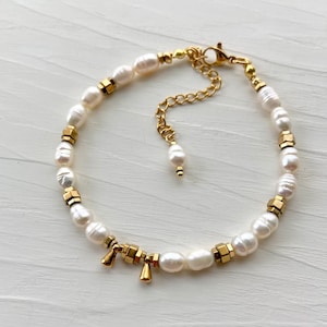 Freshwater pearl bracelet- Beaded pearl  bracelet- White and gold bracelet- Seed pearl bracelet Gemstone beaded bracelet- Original bracelet