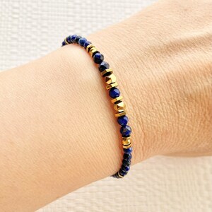 Pulseira lápis-lazúli - Pulseira fina banhada a ouro em pedra natural azul - Pulseira azul e ouro - Pulseira fina de pedras preciosas - Joias originais