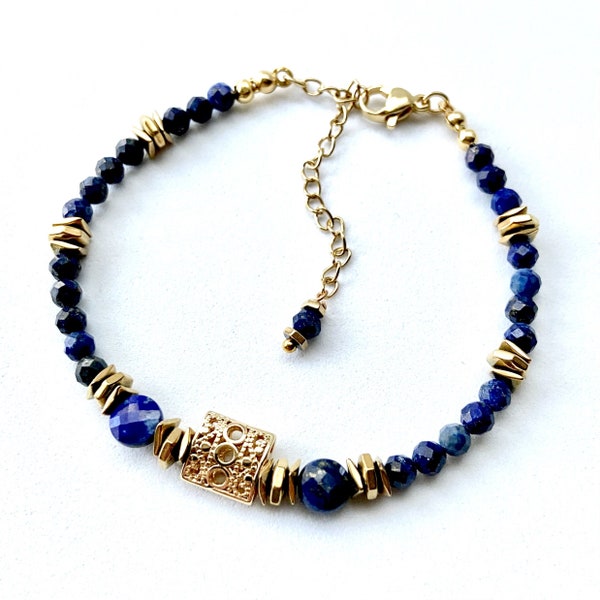 Bracelet en pierres précieuses lapis lazuli à facettes et or- Bracelet pierre naturelle bleu- Bracelet perle bleu & or-Bracelet bohème chic