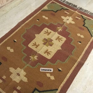 Handwoven Wool Jute Kilim Rug: Geometric Indian Dhurrie
