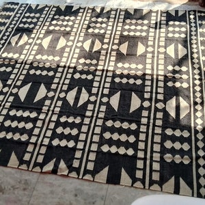Handwoven Wool Jute Kilim Rug: Traditional Indian Design