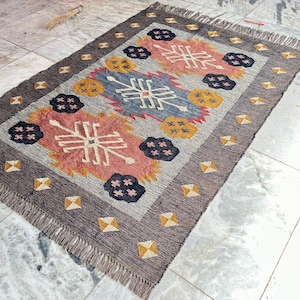 Handwoven Wool Jute Kilim Rug: Traditional Indian Design