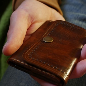 Handgefertigte Ledermappe für Dokumente und Karten, Personalisiertes Weihnachtsgeschenk, pflanzlich gegerbtes Leder