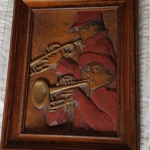 Handgesneden Bas-Relief Houten Foto van een Jonge Louis Armstrong (1987) door Kenyatta Beagley (9 jaar oud) uit Street Scene New Orleans Gallery