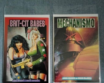 Dwa ogromne komiksy jednoczęściowe, „Brit-Cit Babes” i „Mechanismo”, oba ze świata Sędziego Dredda.