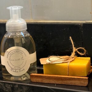 Foaming hand soap