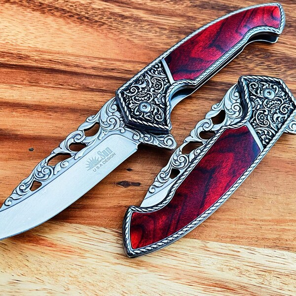 Navaja plegable asistida estilo vintage: motivos florales plateados y mango de madera roja