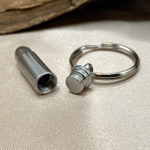 Sleutelhanger met kogelurn – roestvrijstalen crematiesieraden, aandenken voor as