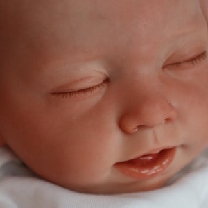 Beautiful Reborn Baby Girl Doll Child&#39;s Safe Upto 7lbs LIfelike Boxed Established Artist (outfit varies) (SALE NOW ON!!!)